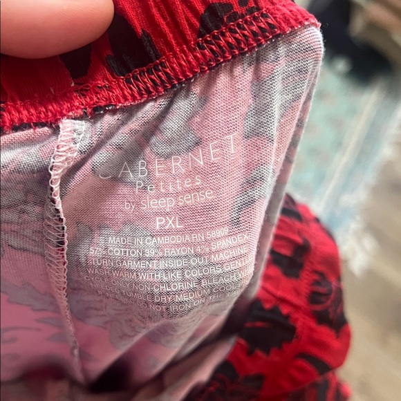 Cabernet Red and Black Women’s Pajama Set Size XL - Picture 7 of 7